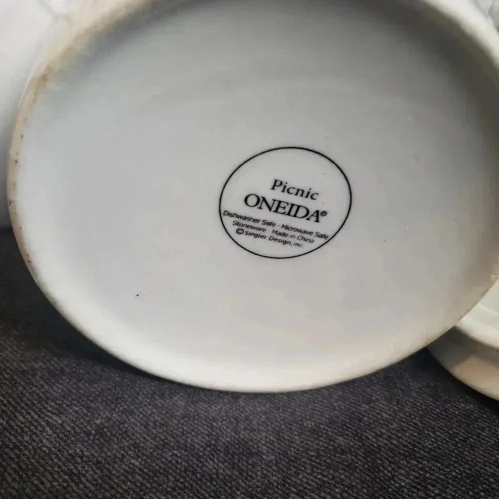 Oneida Picnic Sugar & Creamer & 2‎ Mugs